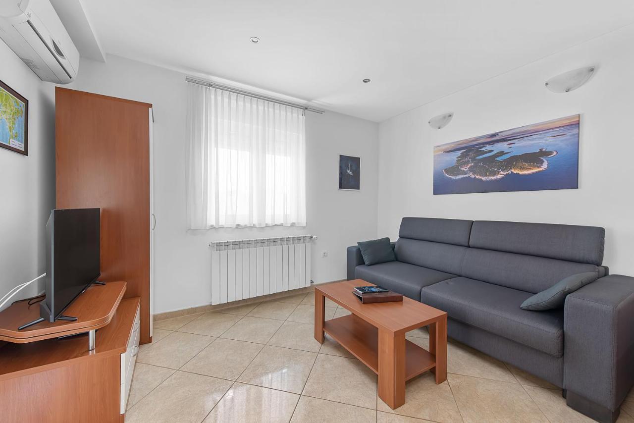 Apartment Summer House *